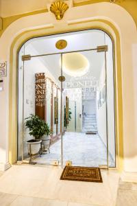 Pioneer Excelsior Rooms