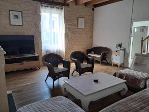 LA LAUJÈRE IVIE - Gîte & Piscine privative