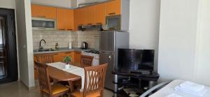 Seaview Orange Studio