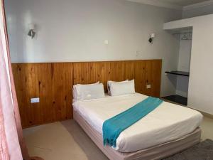 Skyroom Executive Lodge
