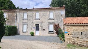 LA LAUJÈRE IVIE - Gîte & Piscine privative