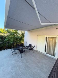 Large Luxury family and friends apartment 1 min walk to Žnjan beach and 2 private garages