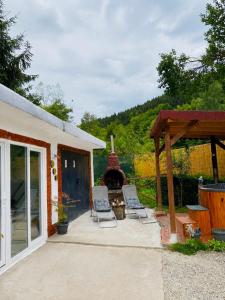 BraziHouse - pine escape with jacuzzi