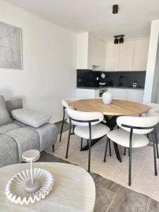 Romantic 3 Bedroom Apartment 3min from the beach