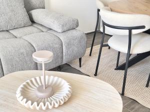 Romantic 3 Bedroom Apartment 150m from the beach & free parking spot