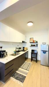 1BR Marina Bay Westlands Modern Gem with City View