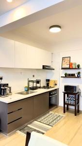1BR Marina Bay Westlands Modern Gem with City View