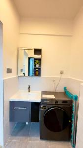 1BR Marina Bay Westlands Modern Gem with City View