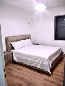 ARIS APARTMENT - Blloku Tirana Lake Park