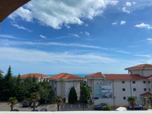 2 bedroom apartment Sveti Vlas with 2 balconies and sea views