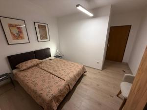 SeaWave Vodice, BIG apt for 8 near the beach!