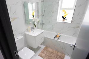 Luxe 3 Bed Gated Development Garden Flat