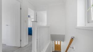 3- Bed Home - Sleeps 5 - Free Parking NEC
