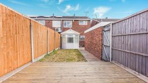 3- Bed Home - Sleeps 5 - Free Parking NEC