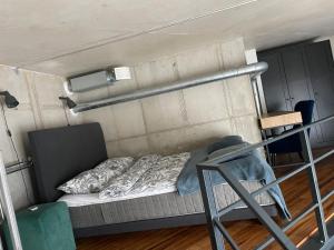 Modern loft in the middle of the city, parking space, TV game
