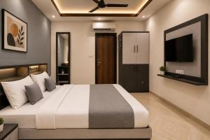 Hotel Crest Inn Near Bombay & Medanta Hospital & Dhirubhai Ambani Hospital