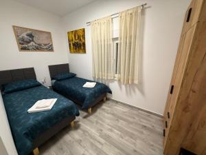 SeaWave - apt for 4 with patio, close to beach!