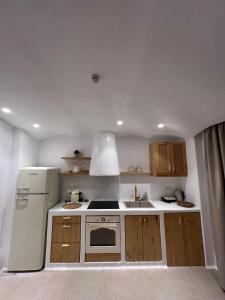 Pyrgianos Suites - Private Jacuzzi