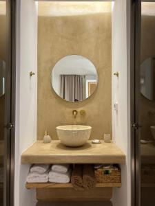 Pyrgianos Suites - Private Jacuzzi