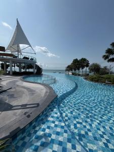 Del Mare Bangsaley condo