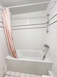 8 guests, Spacious, renovated, Paris 19th arrondissement