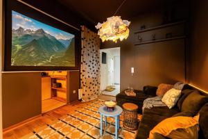 Movie night 3BR with balcony in Old Town