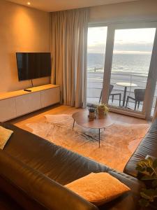 Appartement met zeezicht, zwembad & garage