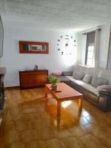 CASA CON PISCINA y BARBACOA