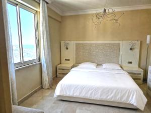 Luxury 2-Bedroom Sea View Apartment in Gold City