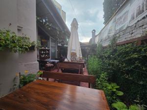 KP Rooms & Restaurant