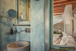 Holiday Home in Patmos Near Skala Port, G842