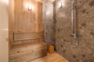 Private 4BR Villa with Sauna, Pool Table, only 5 minutes to My Khe Beach with Sauna, Pool Table