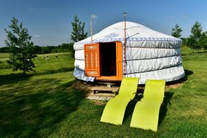 Sejours a la campagne Yourte Roulotte et Gite de la Laita : photos des chambres