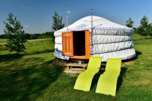 Sejours a la campagne Yourte Roulotte et Gite de la Laita : photos des chambres