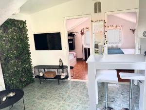 Apartment Dolce Vita - 40 m to the sea & Beach-sleeps 3