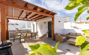 Stylish Terrace House with Heated Pool, Old Town Estepona
