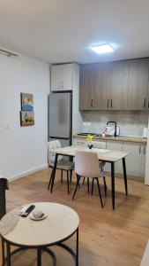 Cozy Central 2 Bedroom Apartment in Myslym Shyri