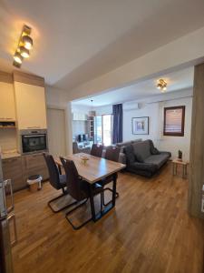 Premium Central Apartment with Private Garage