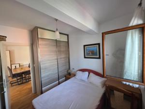 Premium Central Apartment with Private Garage