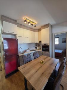 Premium Central Apartment with Private Garage