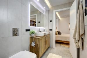 Stylish Terrace House with Heated Pool, Old Town Estepona