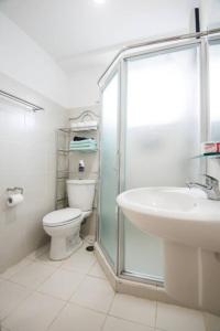 2BR at MOA - 9th Floor -Sleeps 5 -Sea Residences
