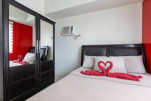 2BR at MOA - 9th Floor -Sleeps 5 -Sea Residences