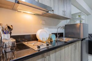 2BR at MOA