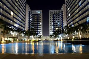 2BR at MOA