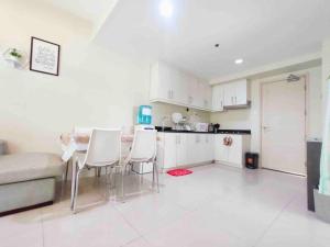 2BR at MOA