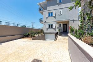 New Dhermi Icon 1 - Parking and Kitchen