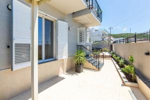 New Dhermi Icon 1 - Parking and Kitchen