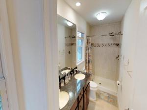 Single Family Ship Bottom Wifi Beach Badges Decks Air Conditioning Granite Countertops Recently Renovate Single Family House In Ship Bottom