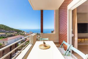 Dhermis Icon Big 1BR Apt 3